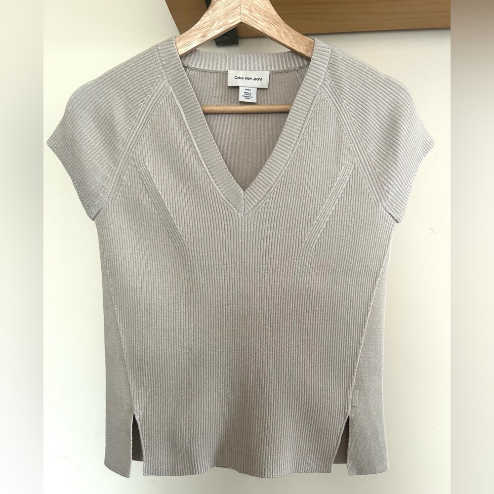 Calvin Klein Jeans Ribbed Knit Tee with Contoured Accents Size Small NWOT
